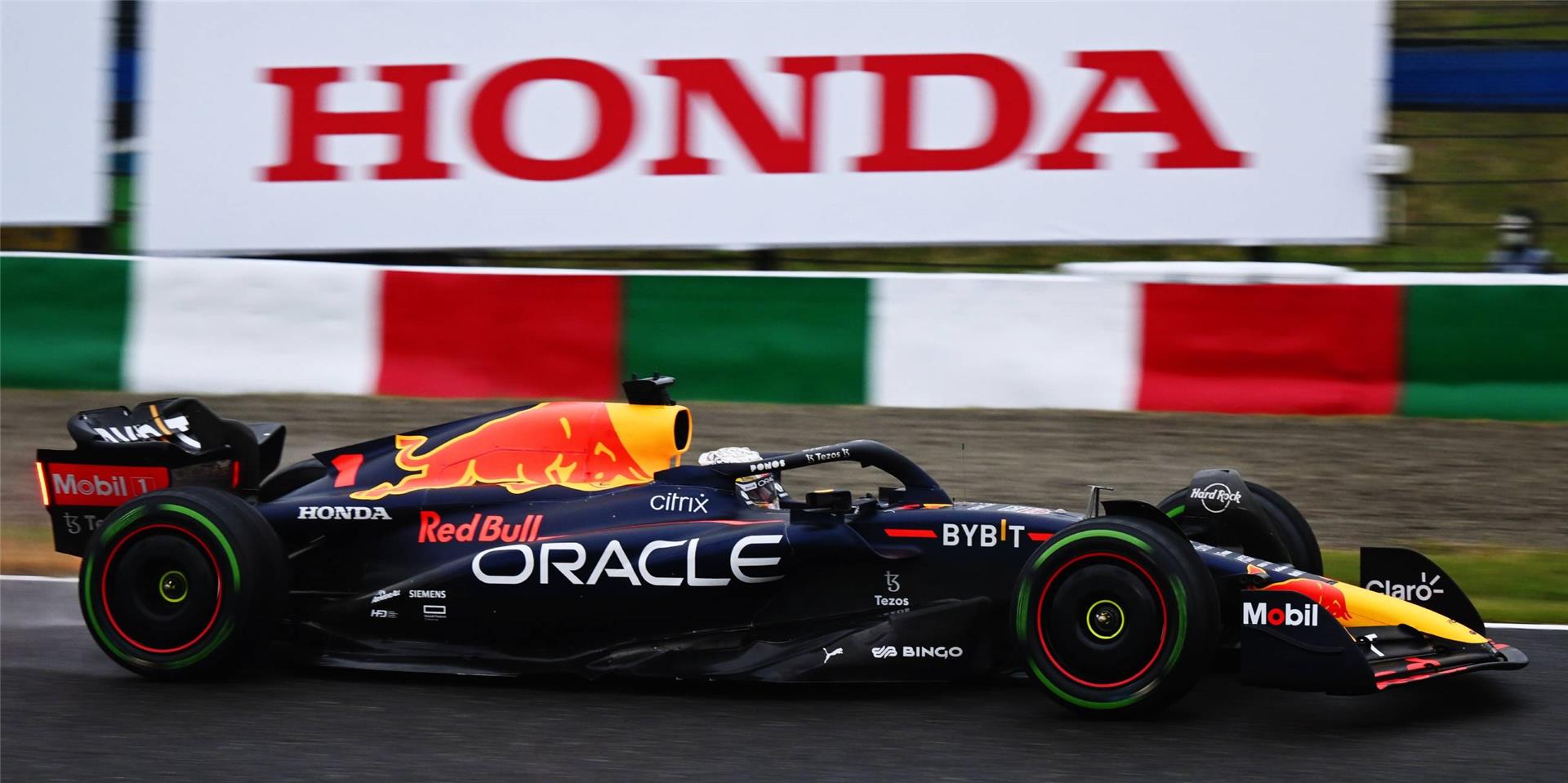 Ο Max Verstappen κατέκτησε το πρωτάθλημα οδηγών F1 για δεύτερη συνεχόμενη χρονιά