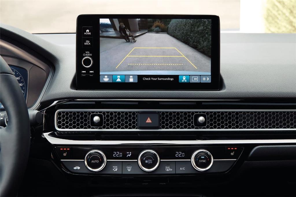 Κάμερα στάθμευσης πολλαπλών γωνιών προβολής & αισθητήρες στάθμευσης μπροστά και πίσω